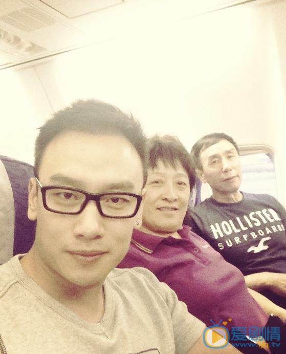 那家威家人合照 那家威高清写真_那家威高清剧照