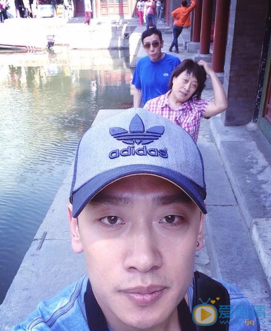 那家威家人合照 那家威高清写真_那家威高清剧照