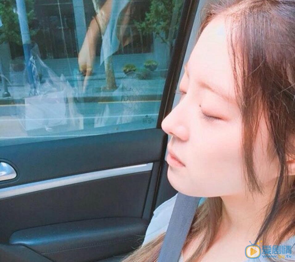 李世英自拍照 李世英高清写真_李世英高清剧照