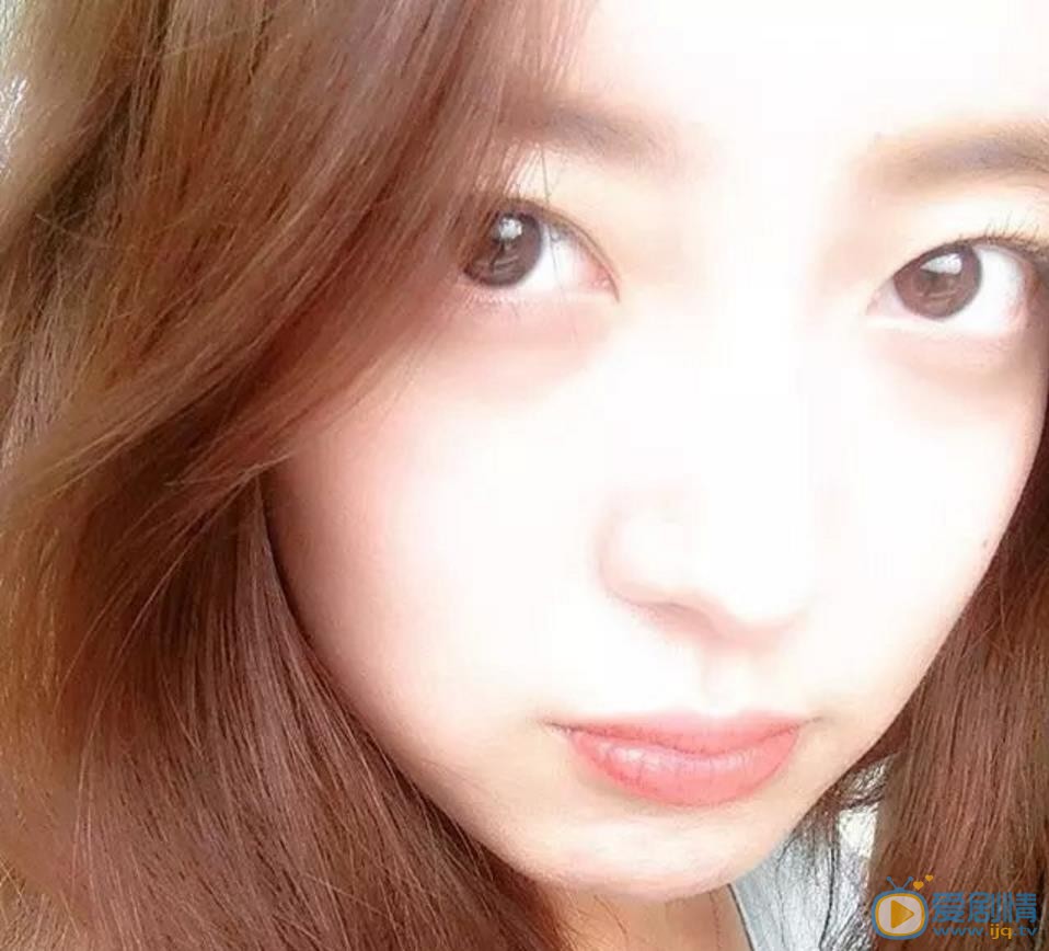李世英自拍照 李世英高清写真_李世英高清剧照