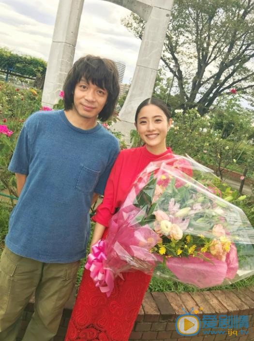 石原里美与他人合照 石原里美高清写真_石原里美高清剧照