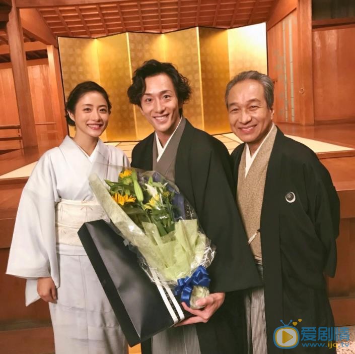石原里美与他人合照 石原里美高清写真_石原里美高清剧照