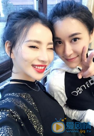 邵星颖与人合照 邵星颖高清写真_邵星颖高清剧照
