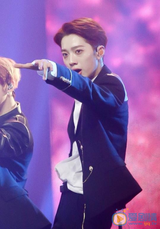 赖冠霖演唱会现场照 赖冠霖高清写真_赖冠霖高清剧照