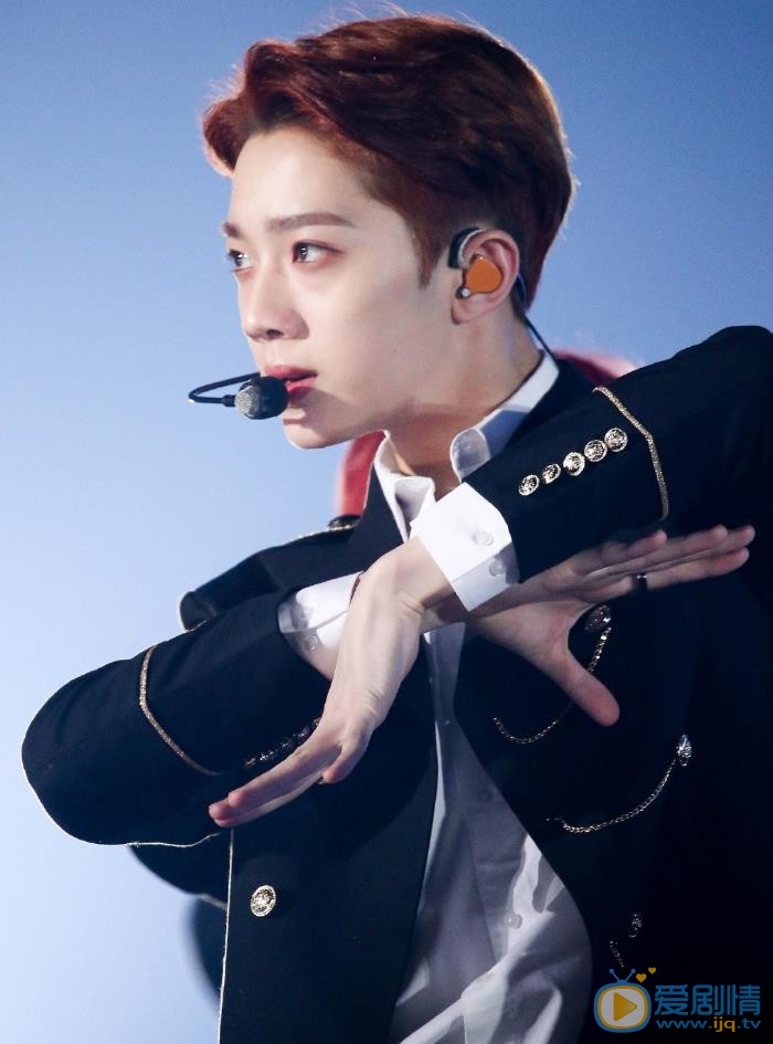 赖冠霖演唱会现场照 赖冠霖高清写真_赖冠霖高清剧照