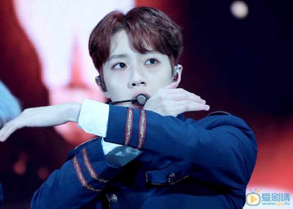 赖冠霖演唱会现场照 赖冠霖高清写真_赖冠霖高清剧照