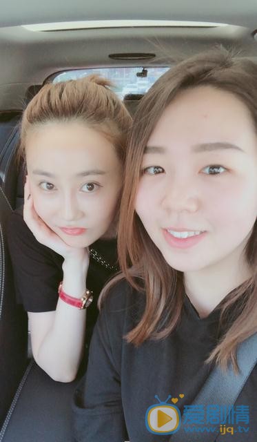 翟星月与人合照 翟星月高清写真_翟星月高清剧照