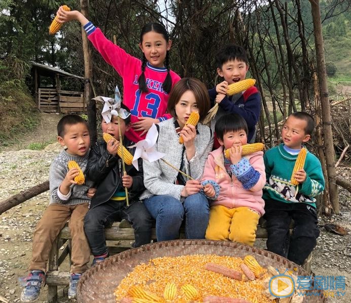 翟星月与人合照 翟星月高清写真_翟星月高清剧照