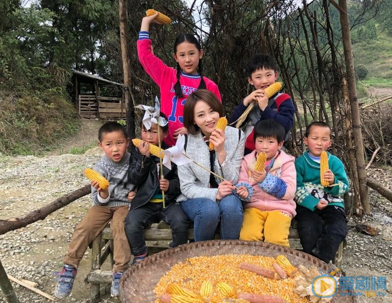 翟星月与人合照 翟星月高清写真_翟星月高清剧照