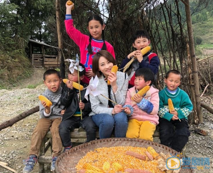 翟星月与人合照 翟星月高清写真_翟星月高清剧照