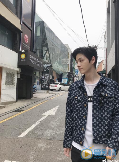 王喆街拍写真 王喆高清写真_王喆高清剧照