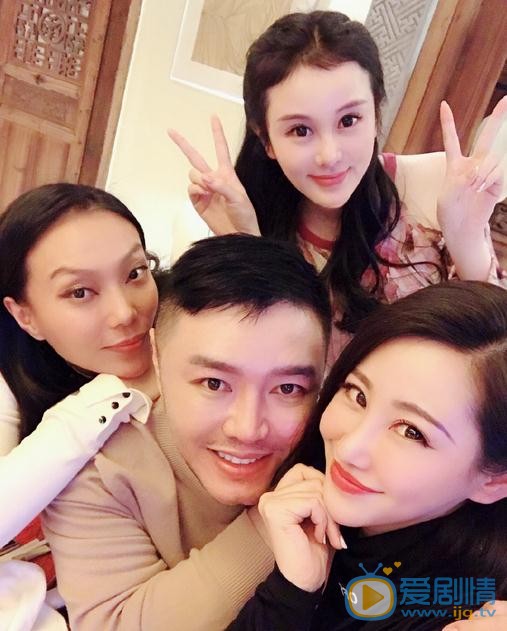 左岸潇与人合照 左岸潇高清写真_左岸潇高清剧照