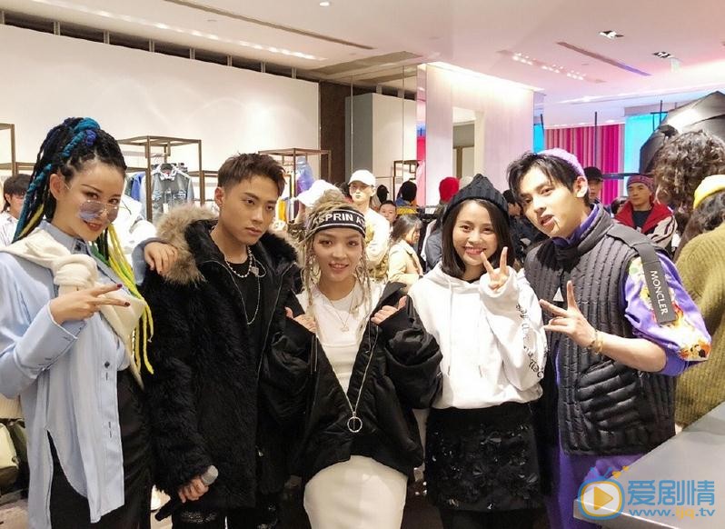 左岸潇与人合照 左岸潇高清写真_左岸潇高清剧照