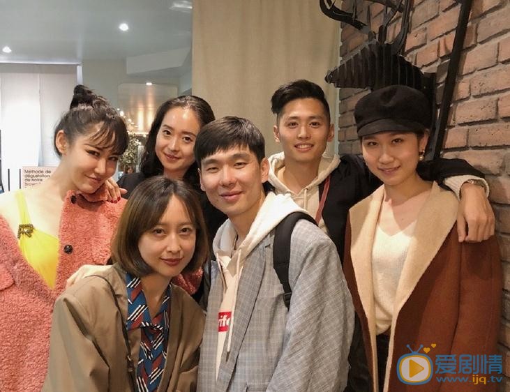 左岸潇与人合照 左岸潇高清写真_左岸潇高清剧照