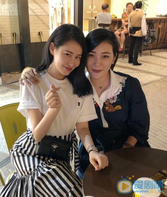 左岸潇与人合照 左岸潇高清写真_左岸潇高清剧照