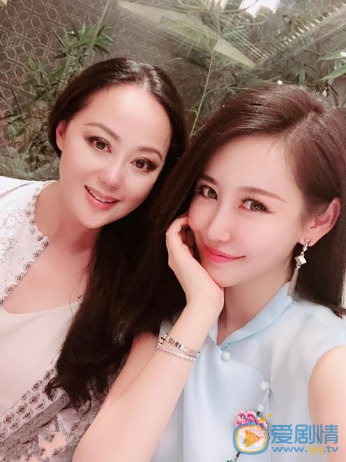 左岸潇与人合照 左岸潇高清写真_左岸潇高清剧照
