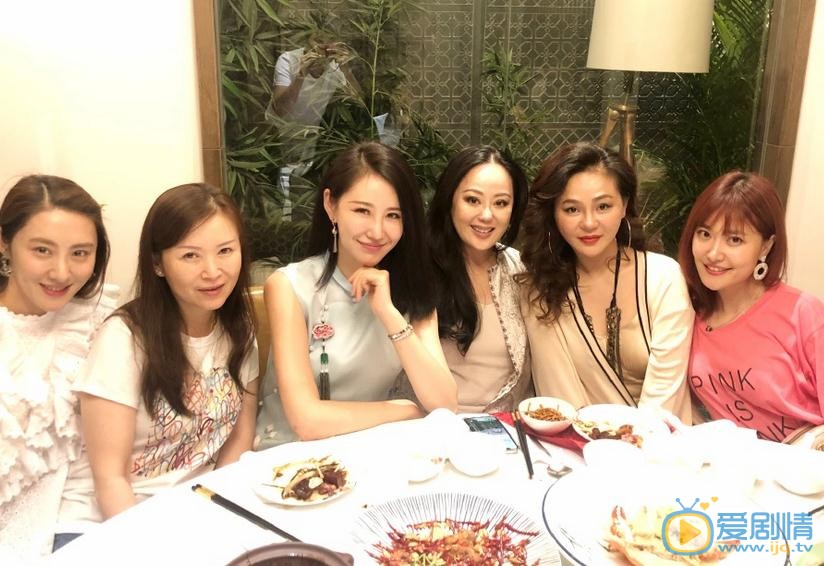 左岸潇与人合照 左岸潇高清写真_左岸潇高清剧照