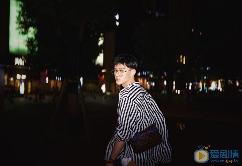 周川珺夜色写真 周川珺高清写真_周川珺高清剧照