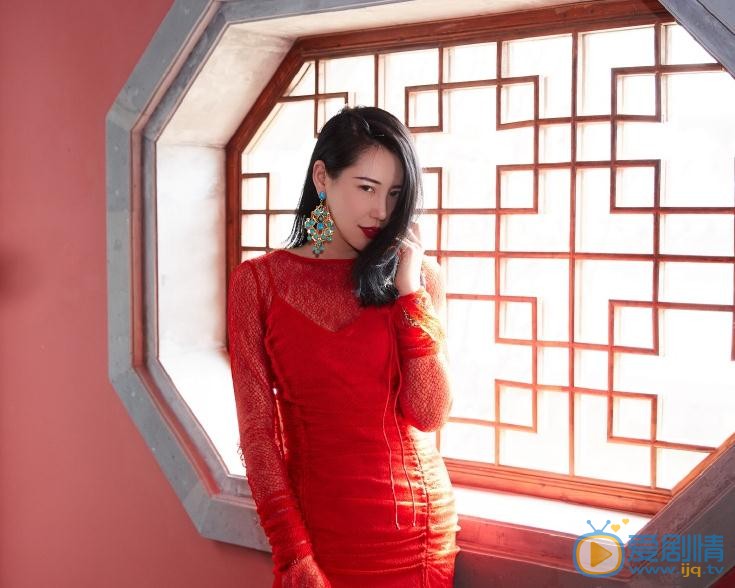 左岸潇红色写真 左岸潇高清写真_左岸潇高清剧照