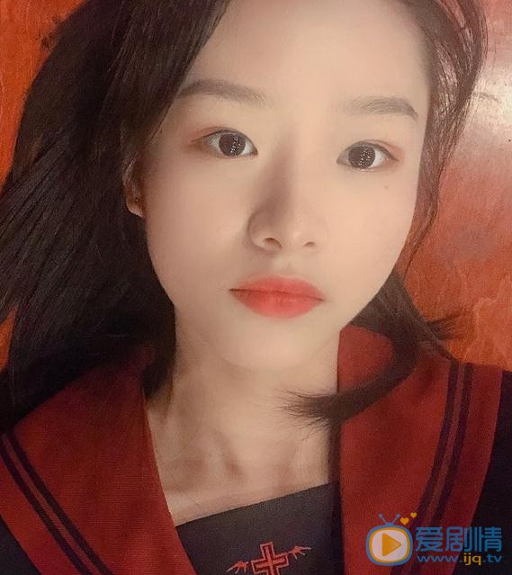 马玉灵与人合照 马玉灵高清写真_马玉灵高清剧照