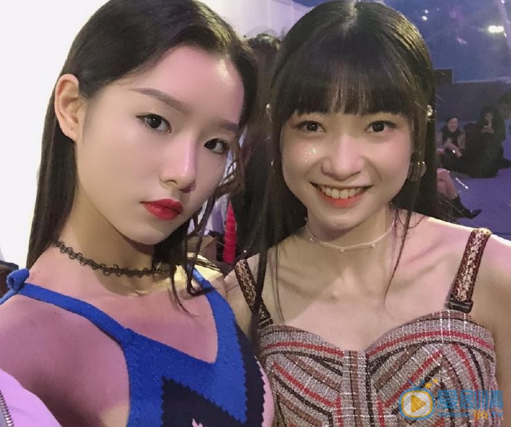 马玉灵与人合照 马玉灵高清写真_马玉灵高清剧照