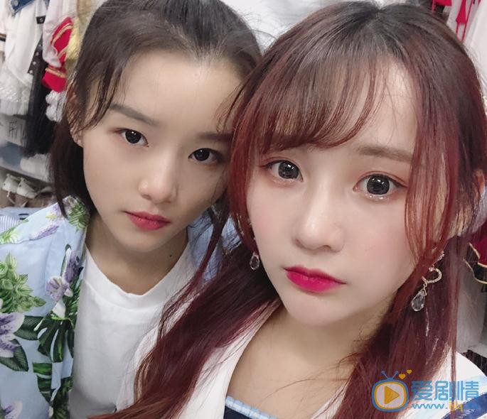 马玉灵与人合照 马玉灵高清写真_马玉灵高清剧照