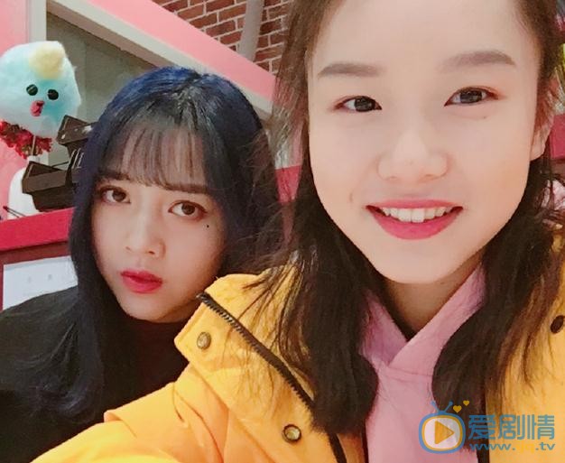 马玉灵与人合照 马玉灵高清写真_马玉灵高清剧照