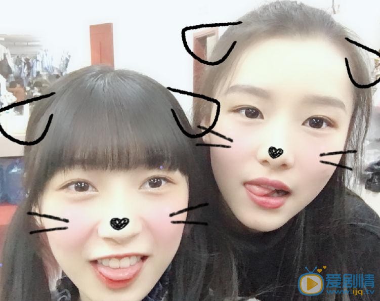 马玉灵与人合照 马玉灵高清写真_马玉灵高清剧照