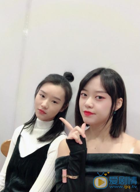 马玉灵与人合照 马玉灵高清写真_马玉灵高清剧照