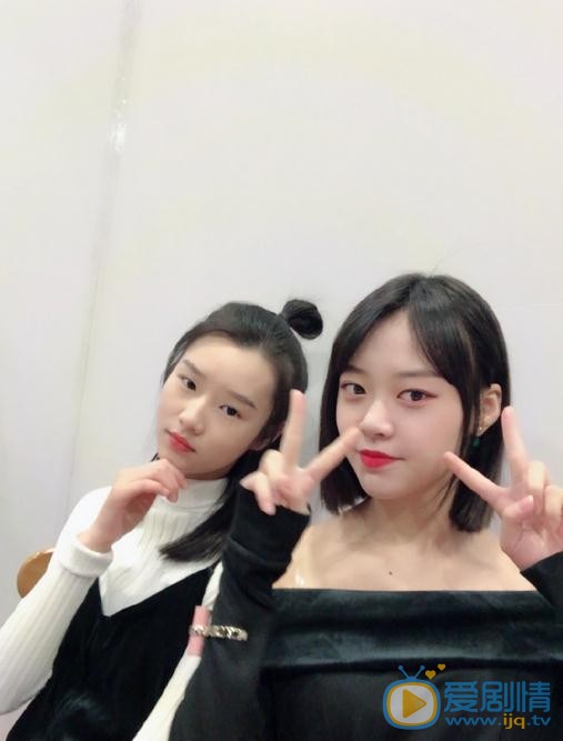 马玉灵与人合照 马玉灵高清写真_马玉灵高清剧照