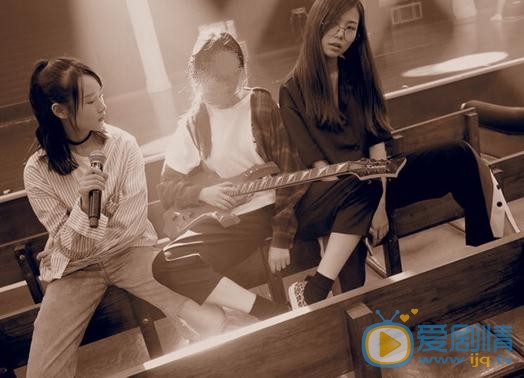 马玉灵与人合照 马玉灵高清写真_马玉灵高清剧照