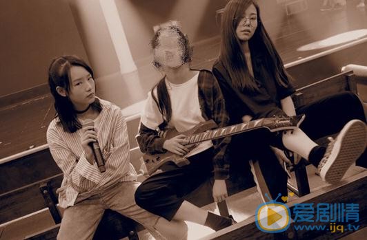 马玉灵与人合照 马玉灵高清写真_马玉灵高清剧照