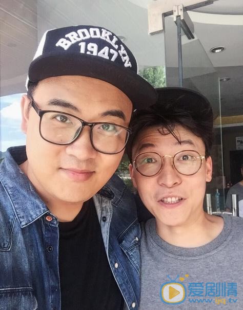 孔连顺与他人合照 孔连顺高清写真_孔连顺高清剧照