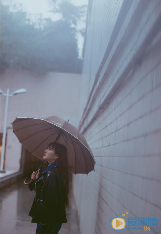 范雨彤唯美街拍 范雨彤高清写真_范雨彤高清剧照