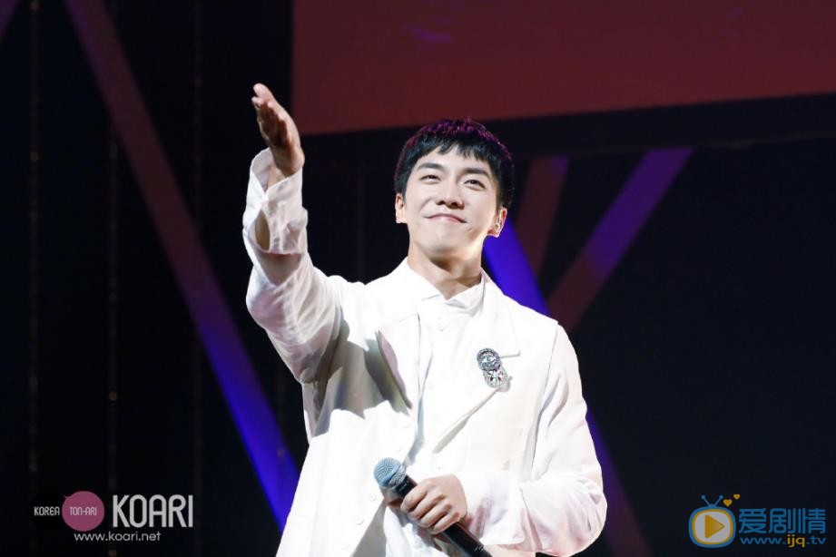 李昇基演唱会现场照 李昇基高清写真_李昇基高清剧照
