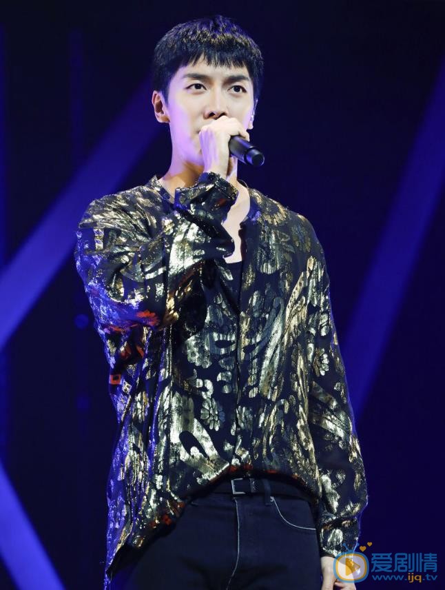 李昇基演唱会现场照 李昇基高清写真_李昇基高清剧照
