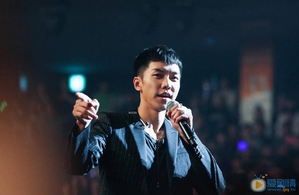 李昇基演唱会现场照 李昇基高清写真_李昇基高清剧照