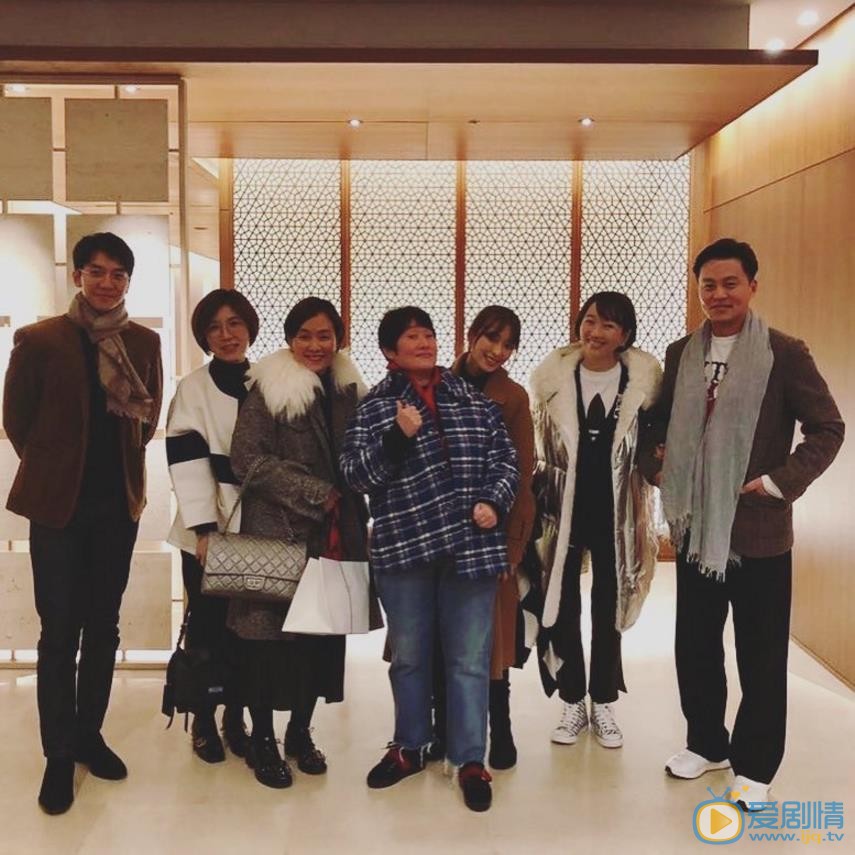 李昇基与人合照 李昇基高清写真_李昇基高清剧照