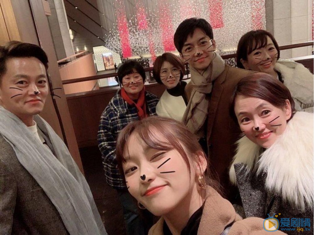 李昇基与人合照 李昇基高清写真_李昇基高清剧照
