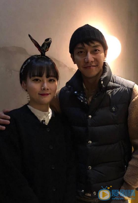 李昇基与人合照 李昇基高清写真_李昇基高清剧照