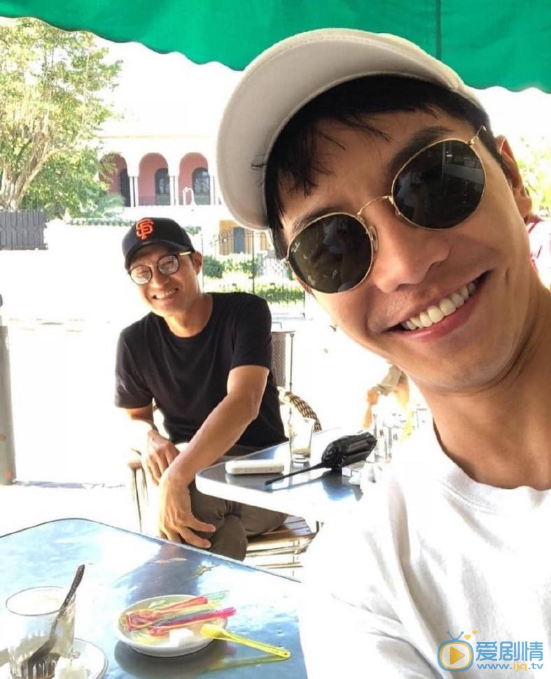 李昇基与人合照 李昇基高清写真_李昇基高清剧照