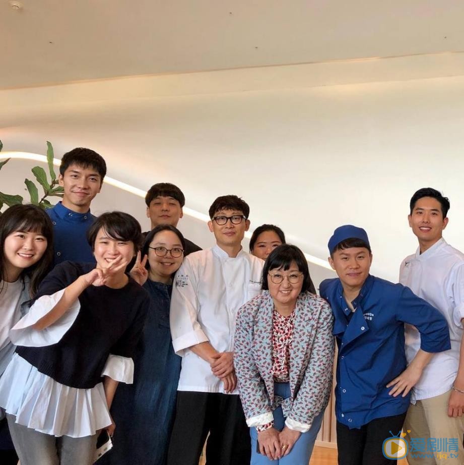 李昇基与人合照 李昇基高清写真_李昇基高清剧照