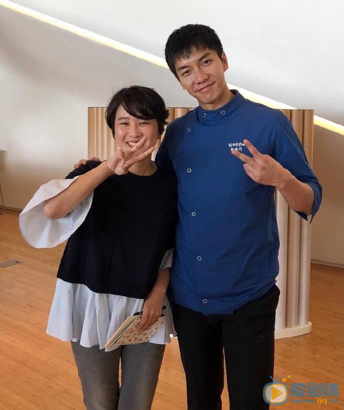李昇基与人合照 李昇基高清写真_李昇基高清剧照