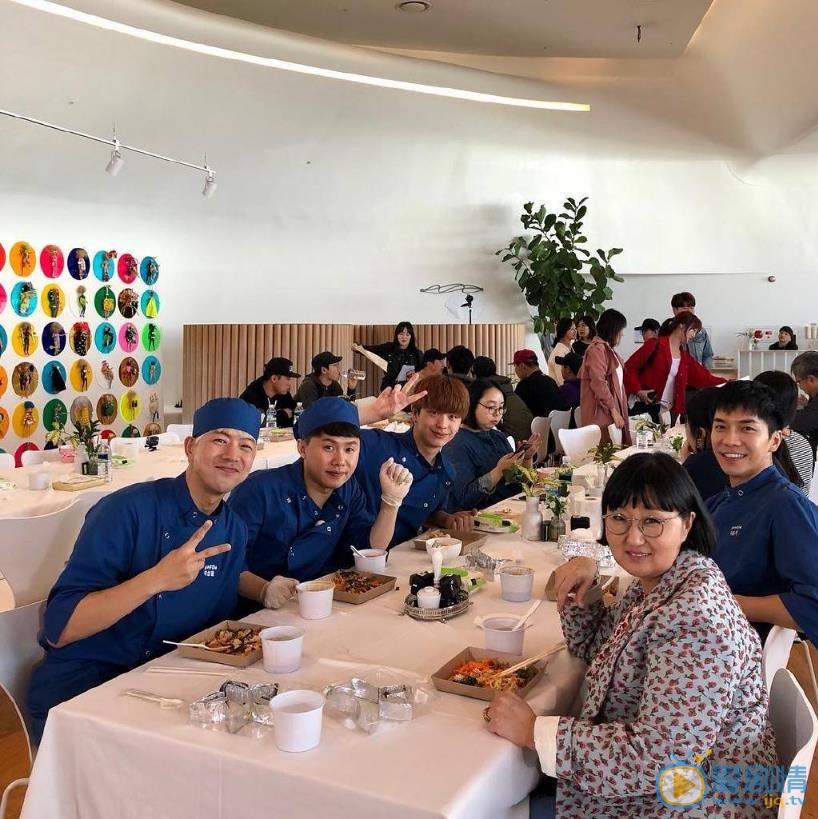 李昇基与人合照 李昇基高清写真_李昇基高清剧照