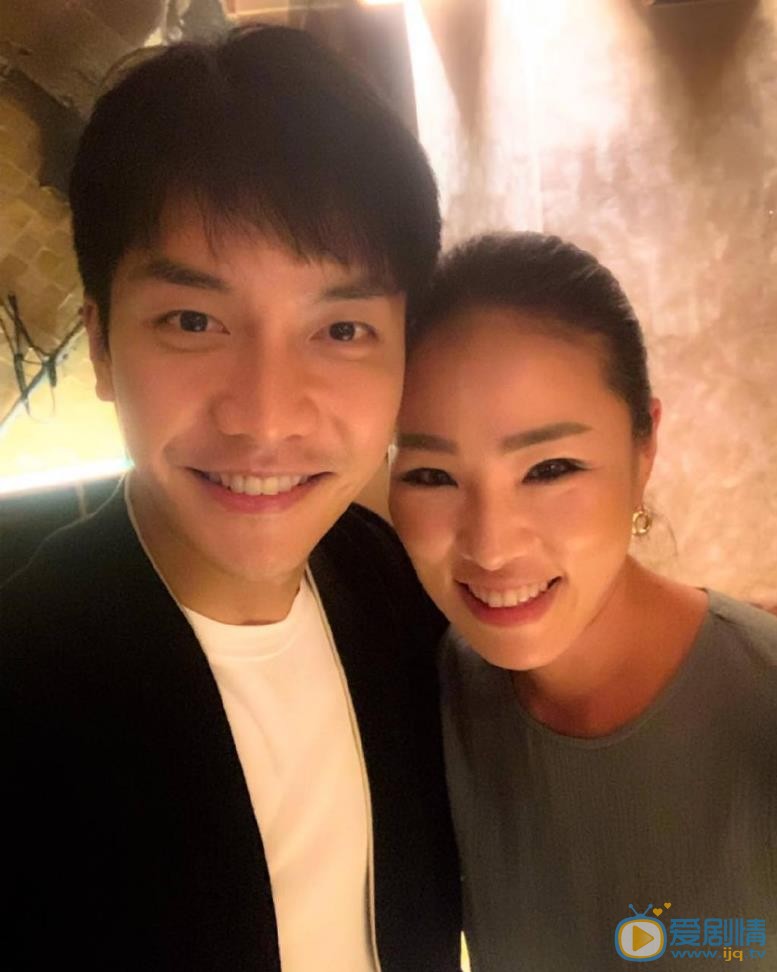 李昇基与人合照 李昇基高清写真_李昇基高清剧照