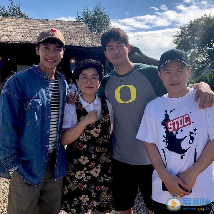李昇基与人合照 李昇基高清写真_李昇基高清剧照