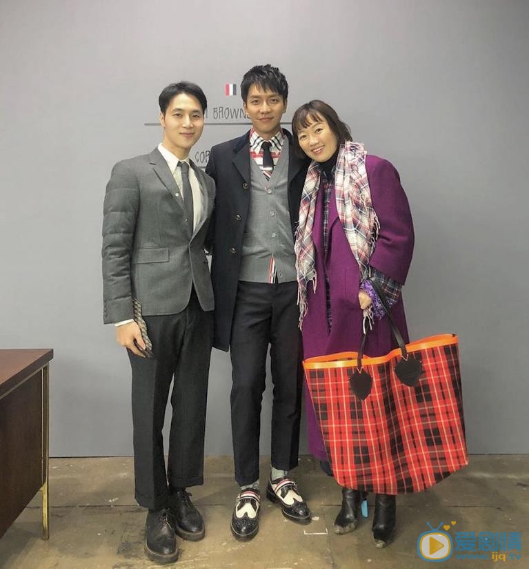 李昇基与人合照 李昇基高清写真_李昇基高清剧照