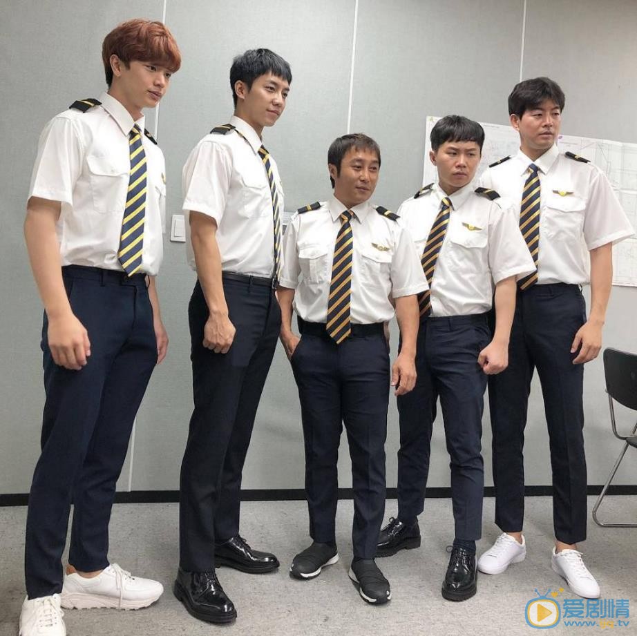 李昇基与人合照 李昇基高清写真_李昇基高清剧照