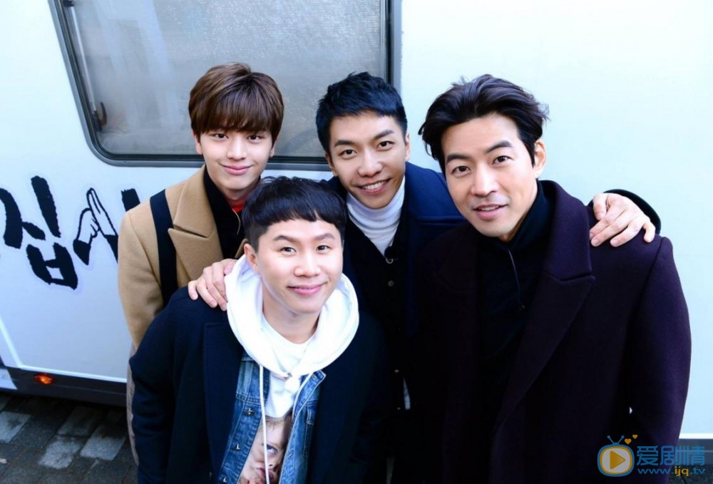 李昇基与人合照 李昇基高清写真_李昇基高清剧照