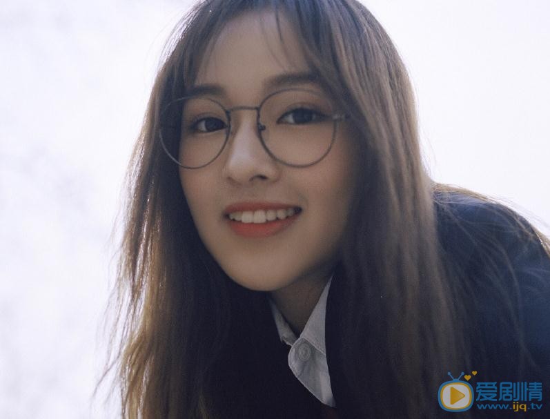 黄恩茹制服写真 黄恩茹高清写真_黄恩茹高清剧照